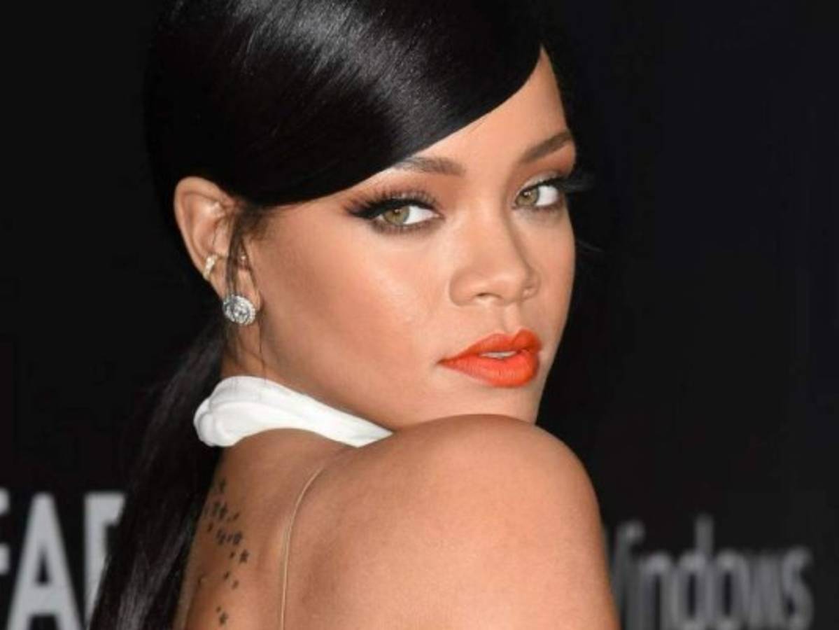 La nueva república de Barbados nombra a Rihanna héroe nacional