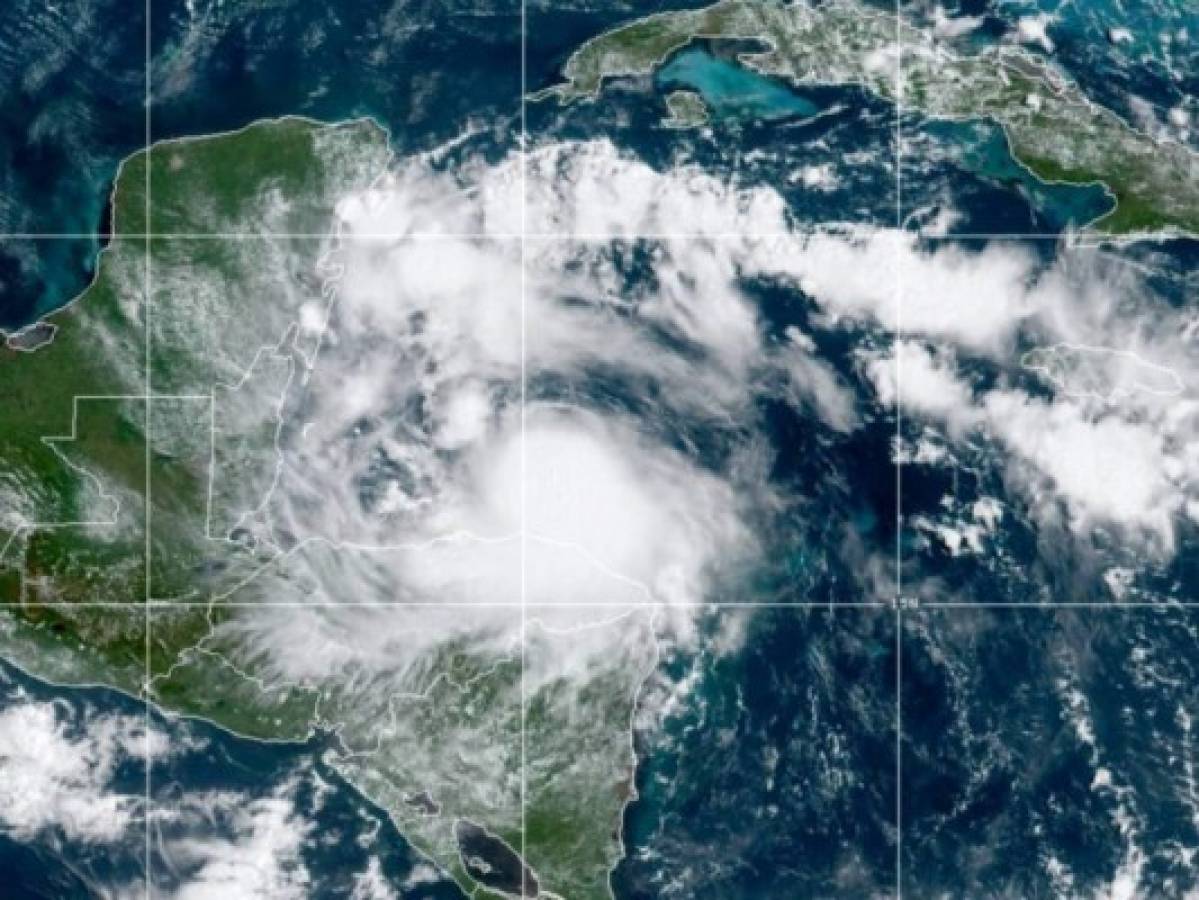 Tormenta tropical Delta se fortalece y se dirige a México