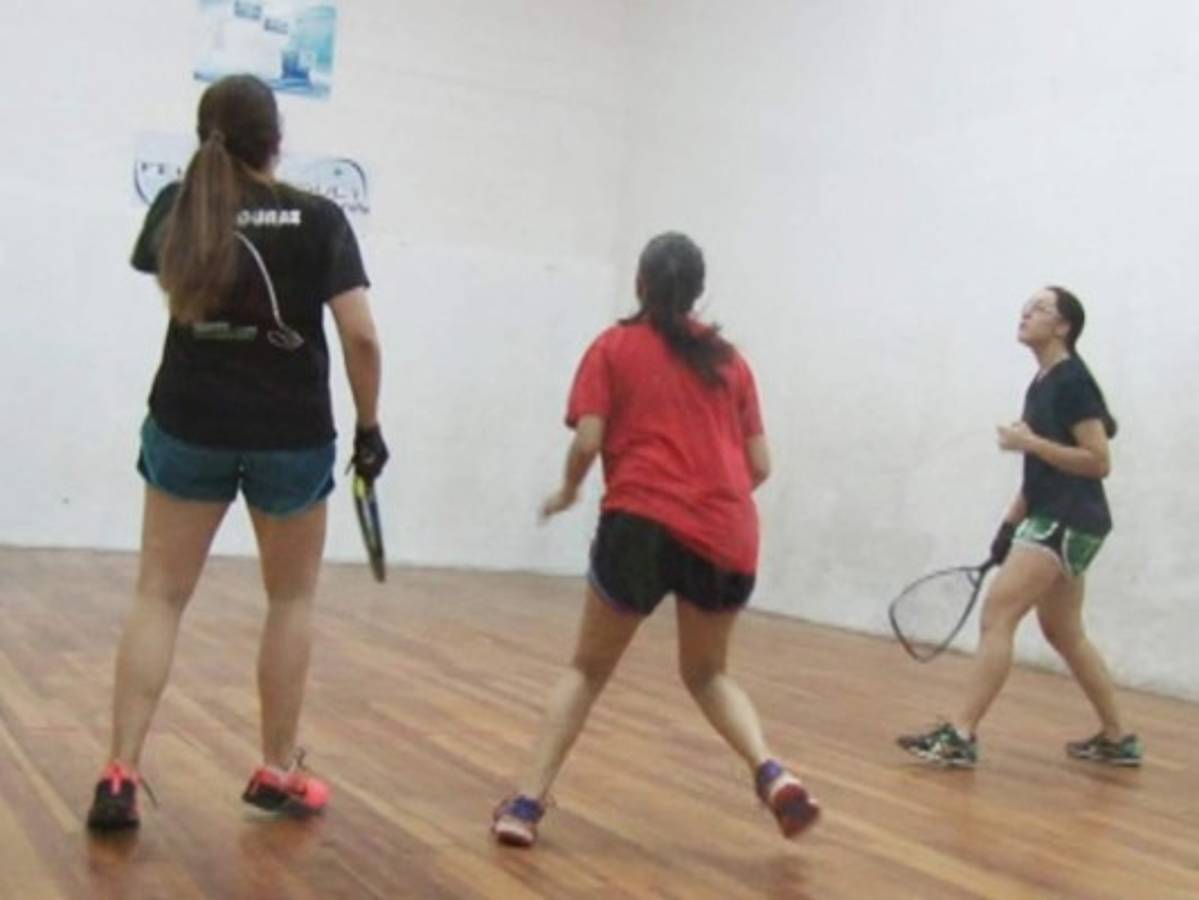 Ejercítate, suda y adelgaza practicando ráquetbol