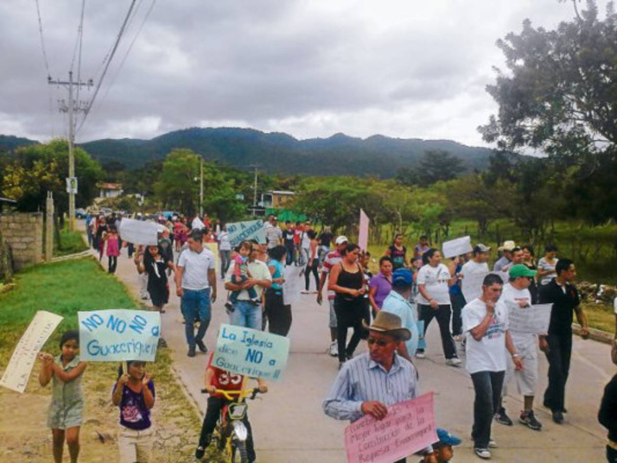 Alzan banderas de lucha contra Guacerique II