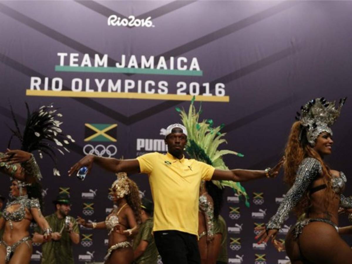 Bolt baila samba con garotas y habla sobre el dopaje: 'Vamos en la buena dirección'