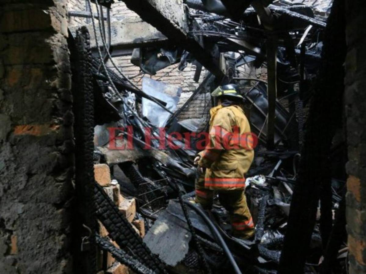 Cinco familias quedaron en la calle tras incendio en la capital y claman ayuda al gobierno