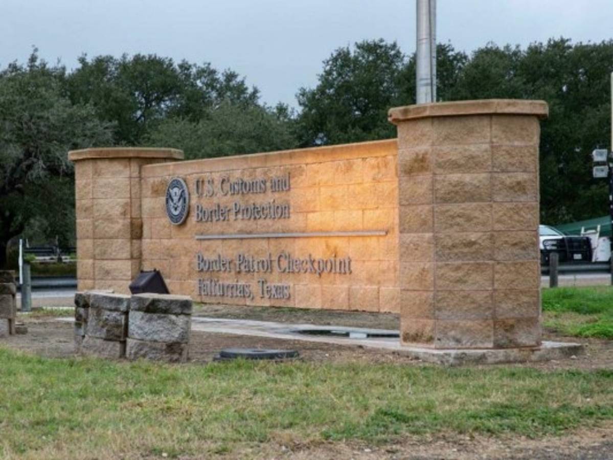 Un texano intentó ingresar migrantes de forma ilegal a EEUU en un ataúd  