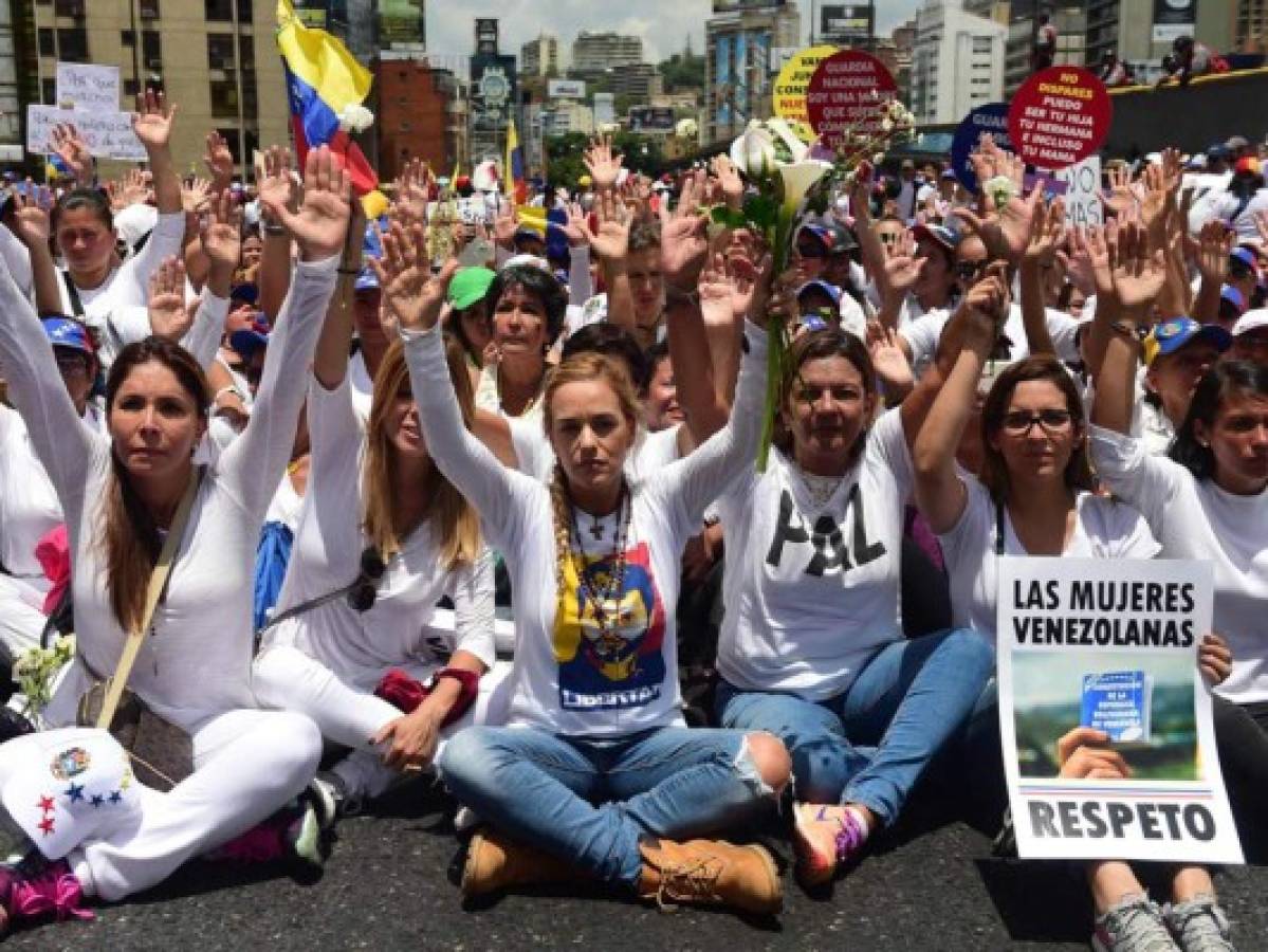 Esposa del opositor venezolano Leopoldo López afirma que 'está bien'