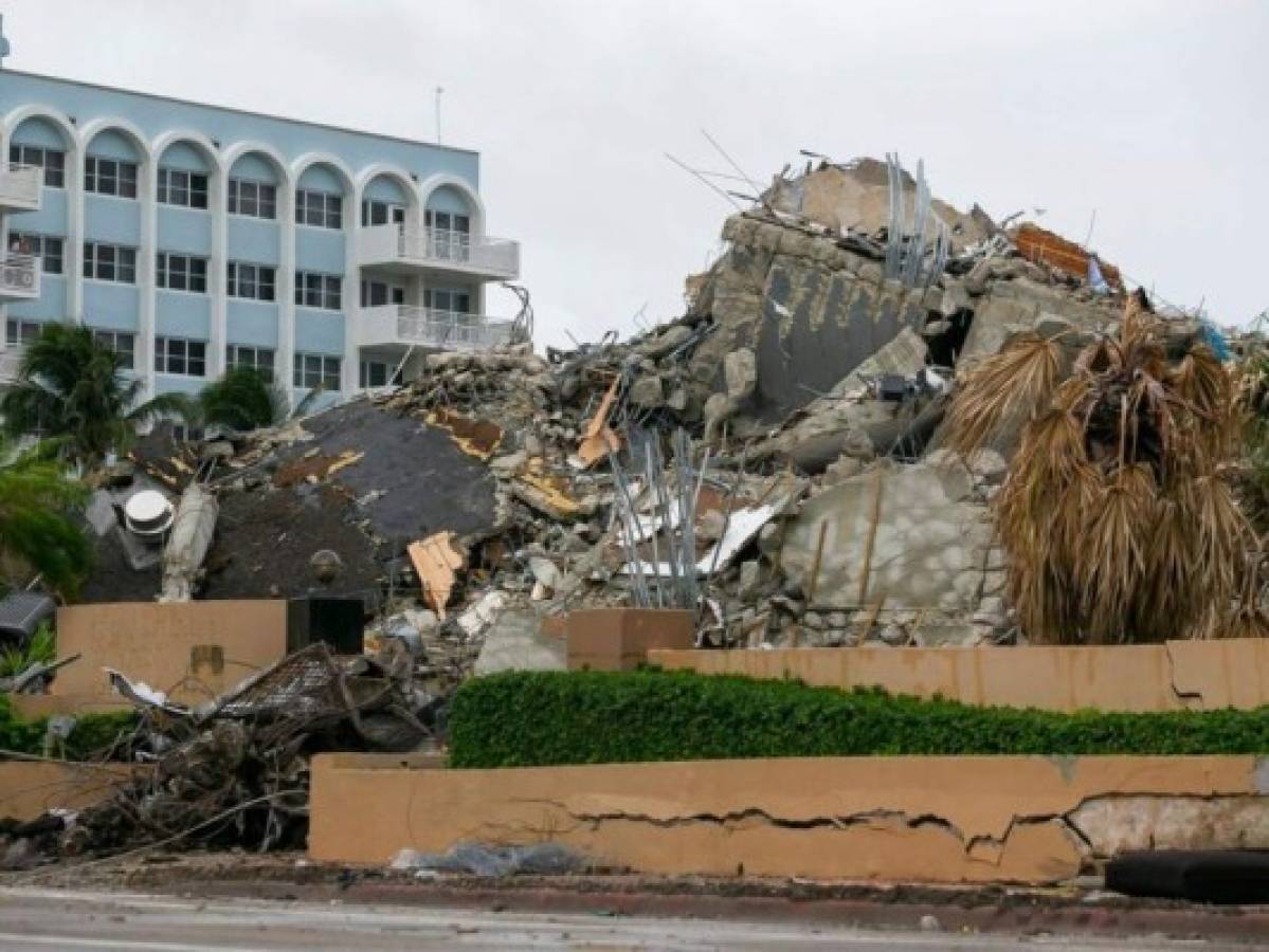 Recuperan 8 cuerpos del edificio derruido en Florida