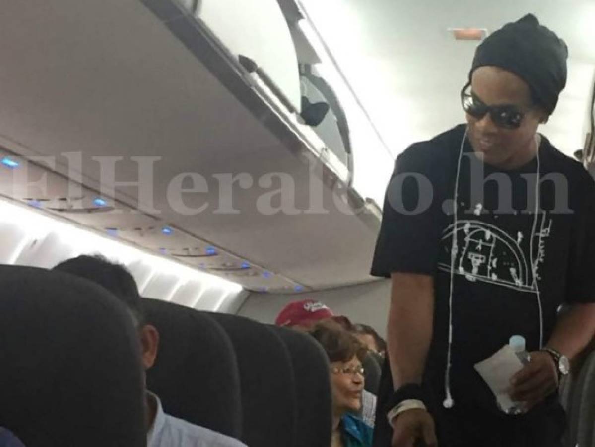 Ronaldinho ya está en Honduras; mira las fotos de su llegada