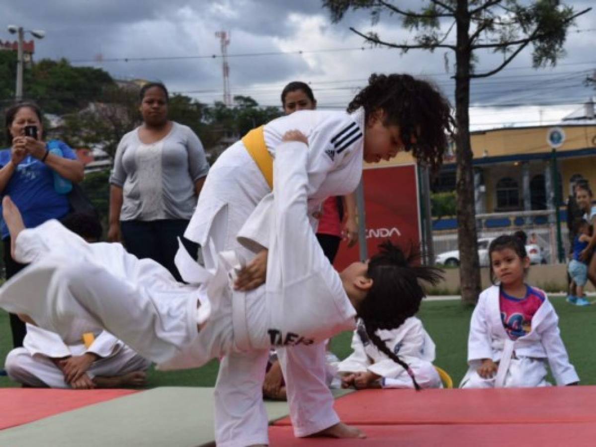 Las niñas acuden a recibir clases de judo de manera gratuita. Foto:Cortesía Subsecretaría de Seguridad