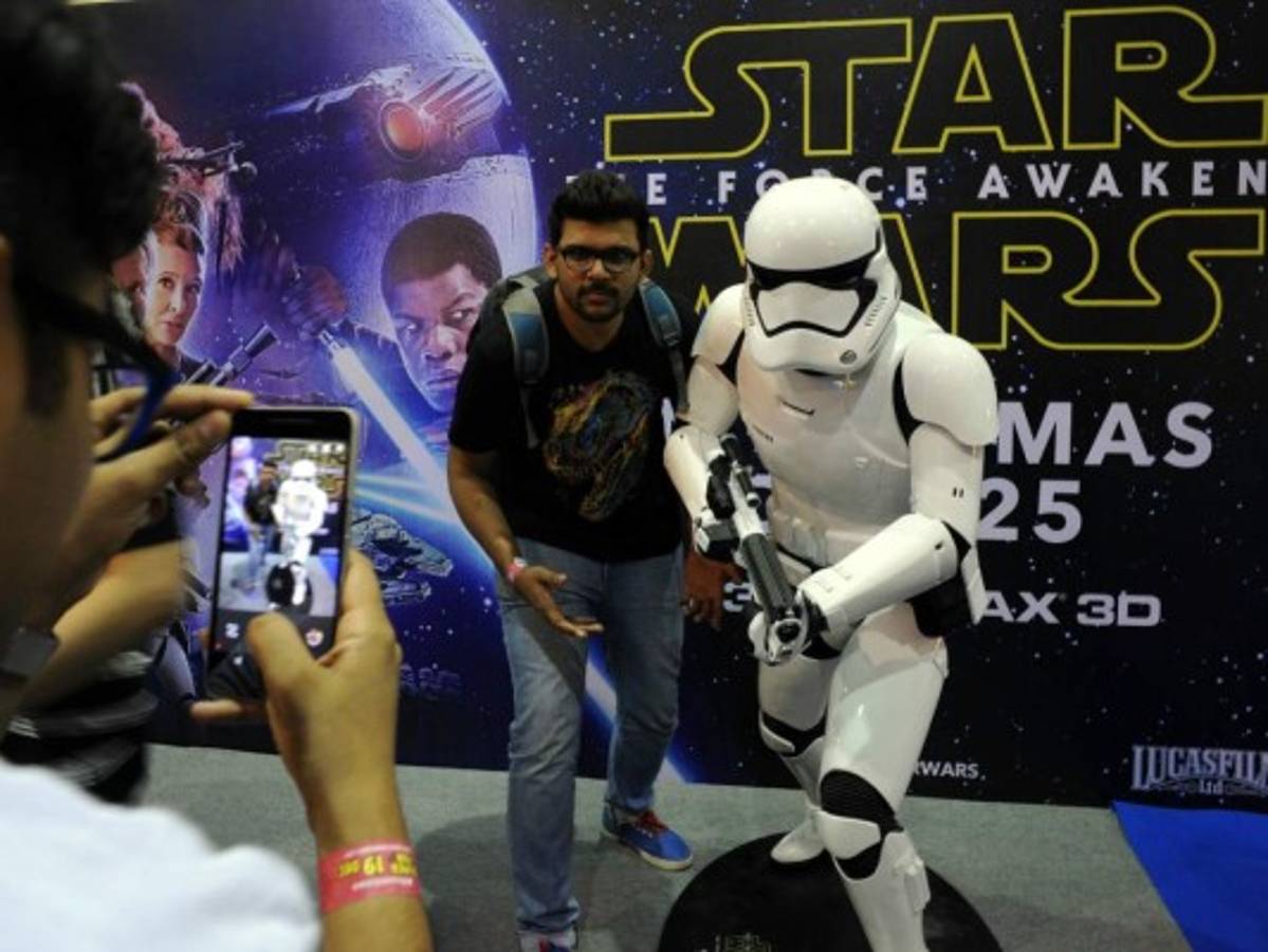 'Star Wars' bate récord en taquilla norteamericana en fin de semana de estreno