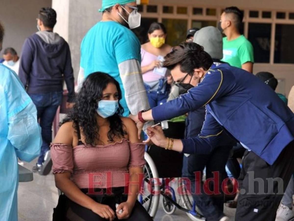 Vacunarán a la población en los centros de votación este domingo