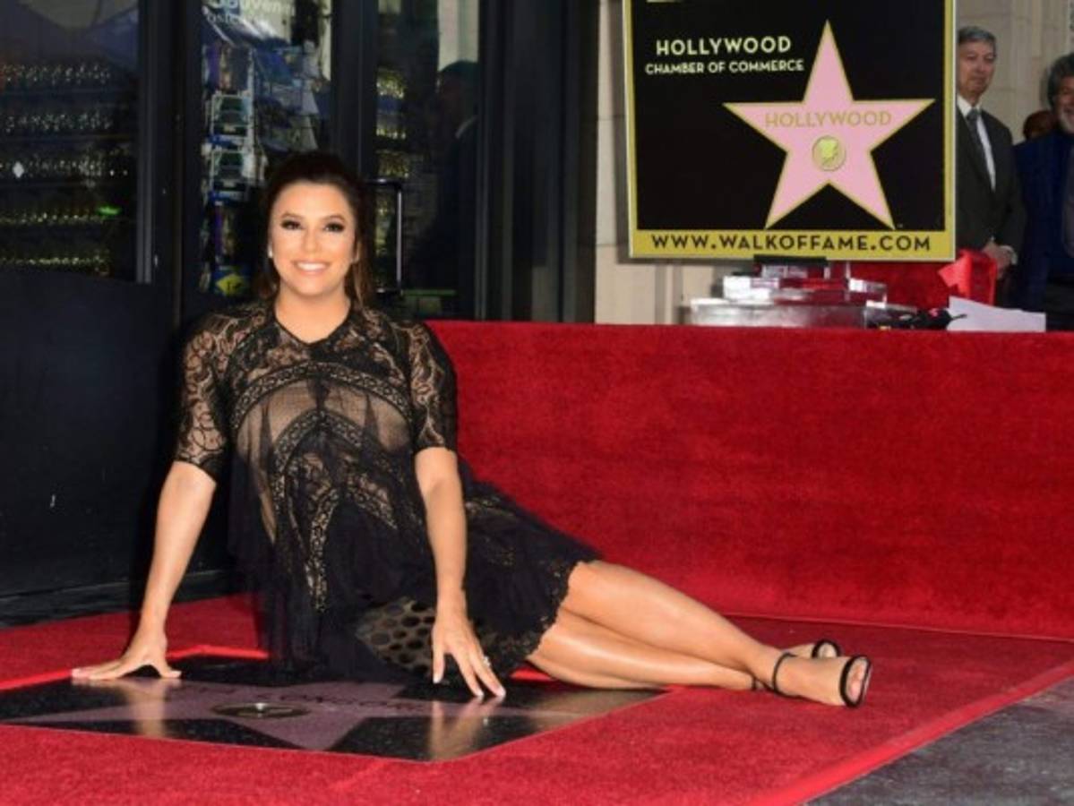 Eva Longoria recibe estrella en Hollywood, 'un triunfo' latino 