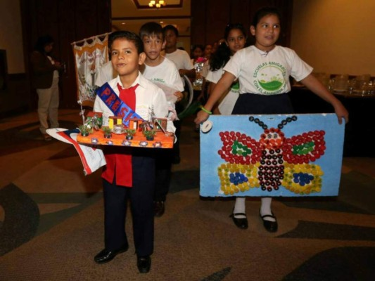 Escuela Esteban Mendoza gana primer lugar en Escuelas Amigables con el Ambiente
