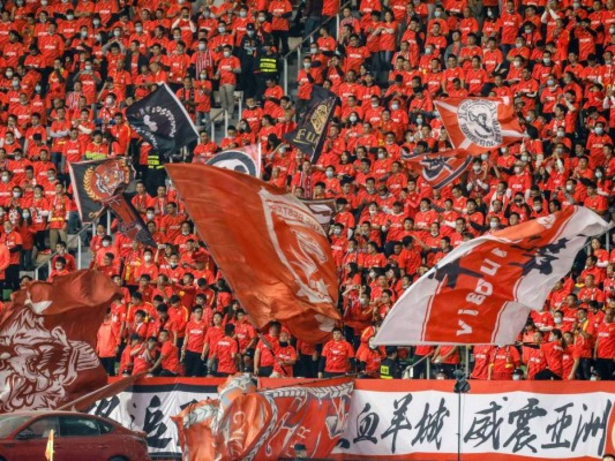 La liga china de fútbol arranca sin el campeón pero con público