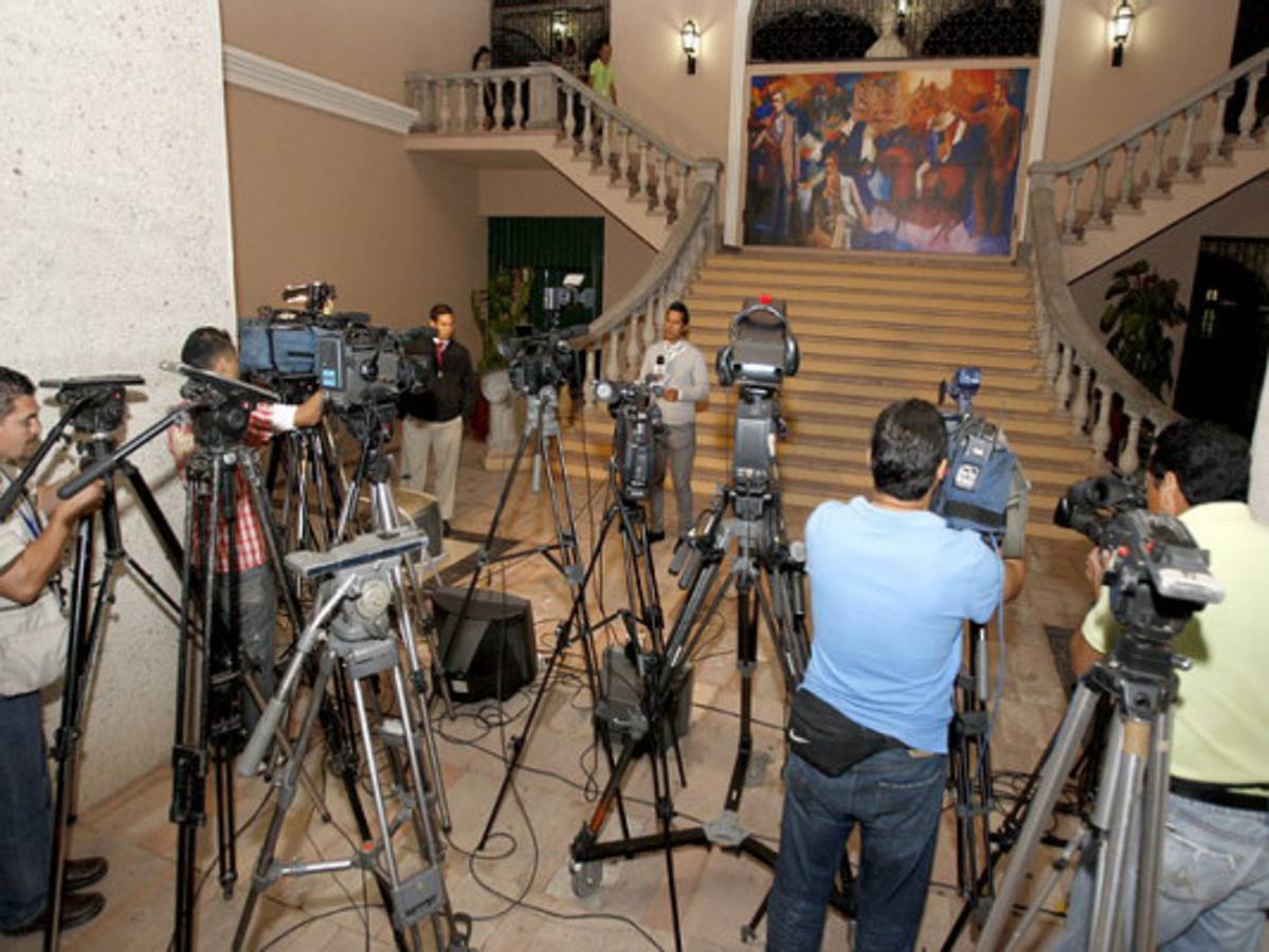 'El Presidente Lobo no ha despedido a nadie'