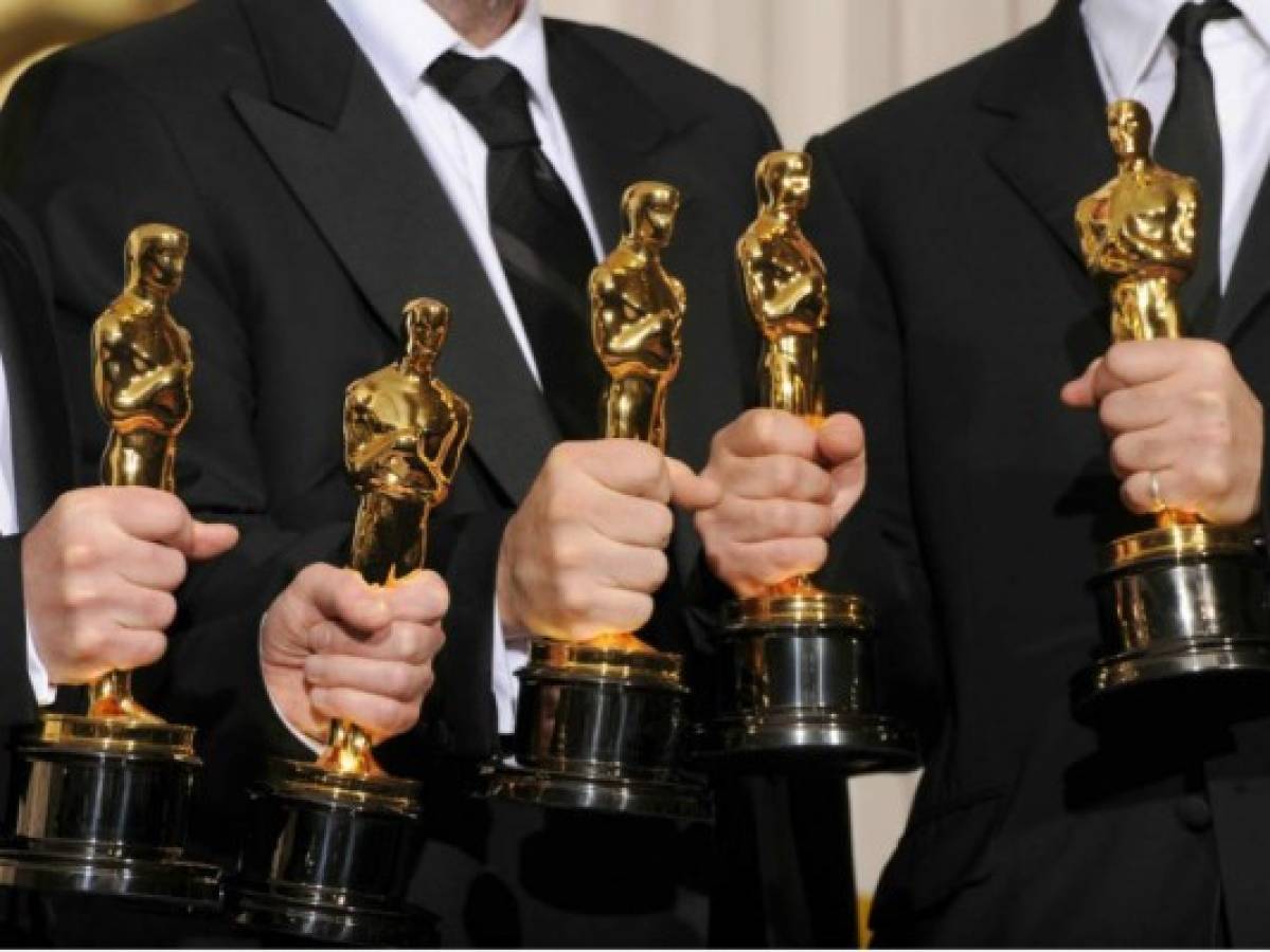 Papelón en los Oscar, entregan premio a La La Land y luego declaran ganador a Moonlight