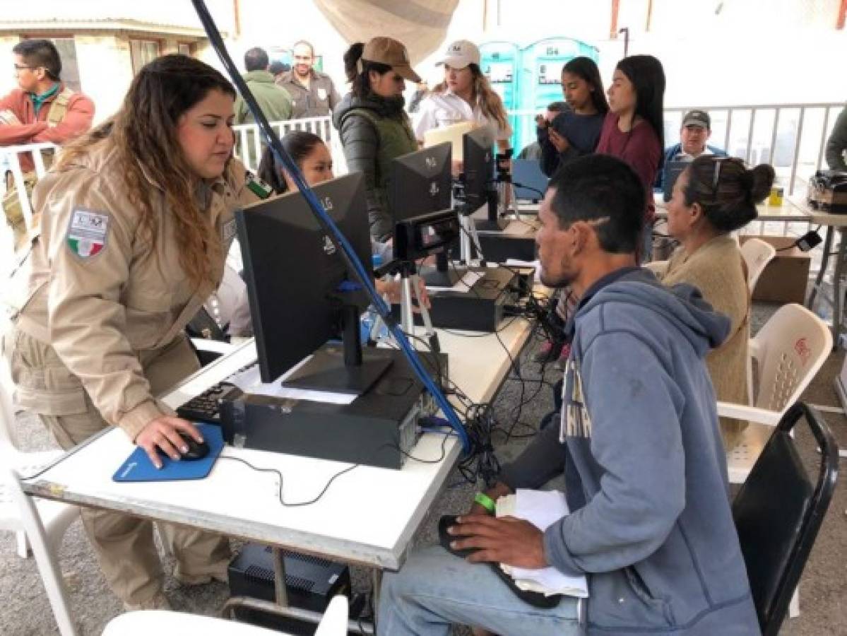 México entregó 942 visas humanitarias a migrantes alojados en la Ciudad Deportiva Magdalena Mixhuca
