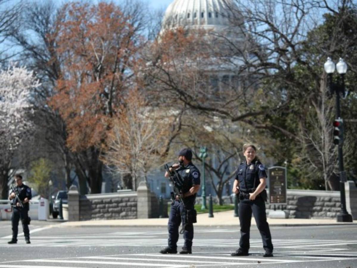Policía hiere a hombre que sacó arma en Congreso de EEUU  