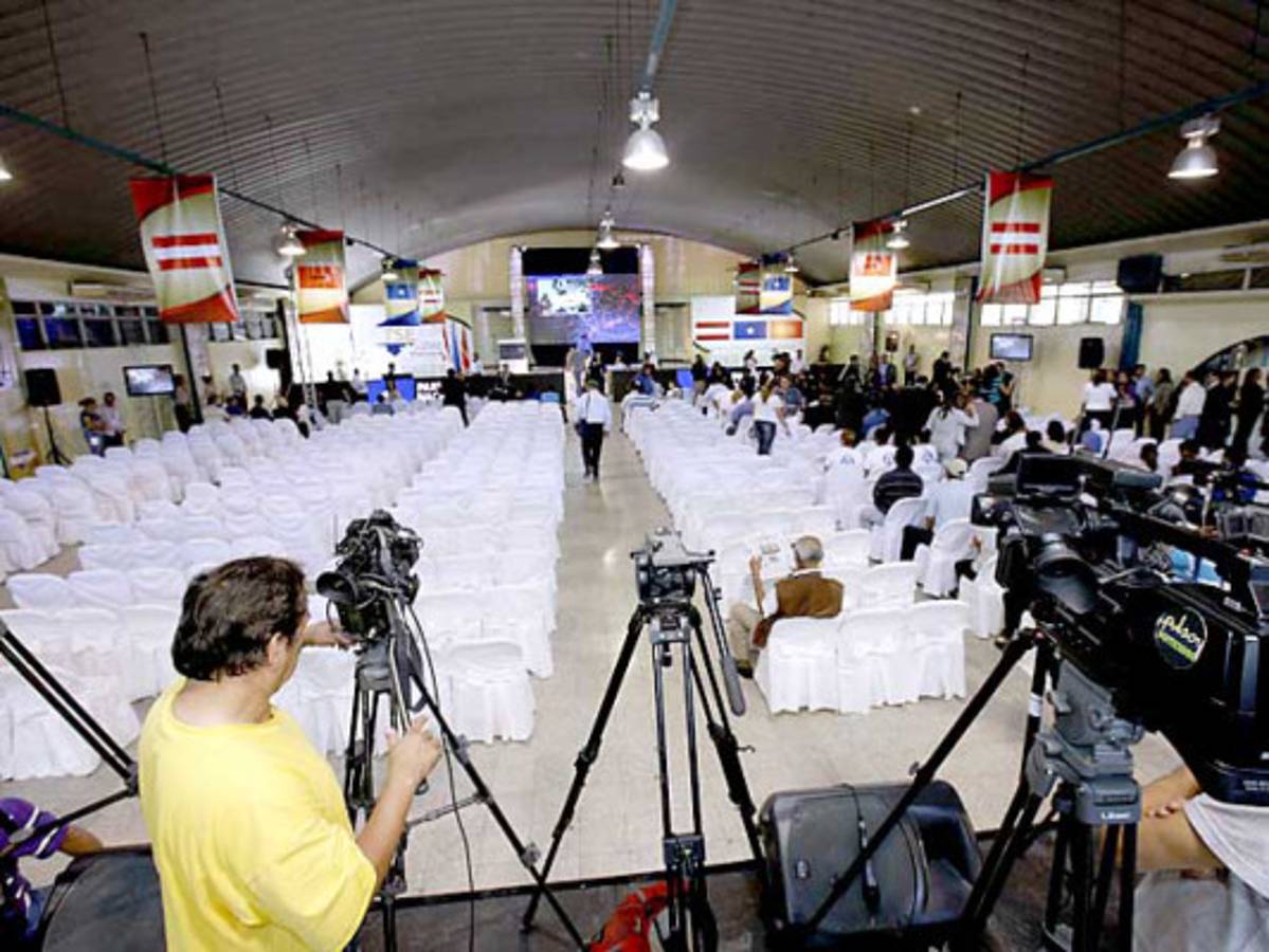 TSE realiza el sorteo de papeletas electorales