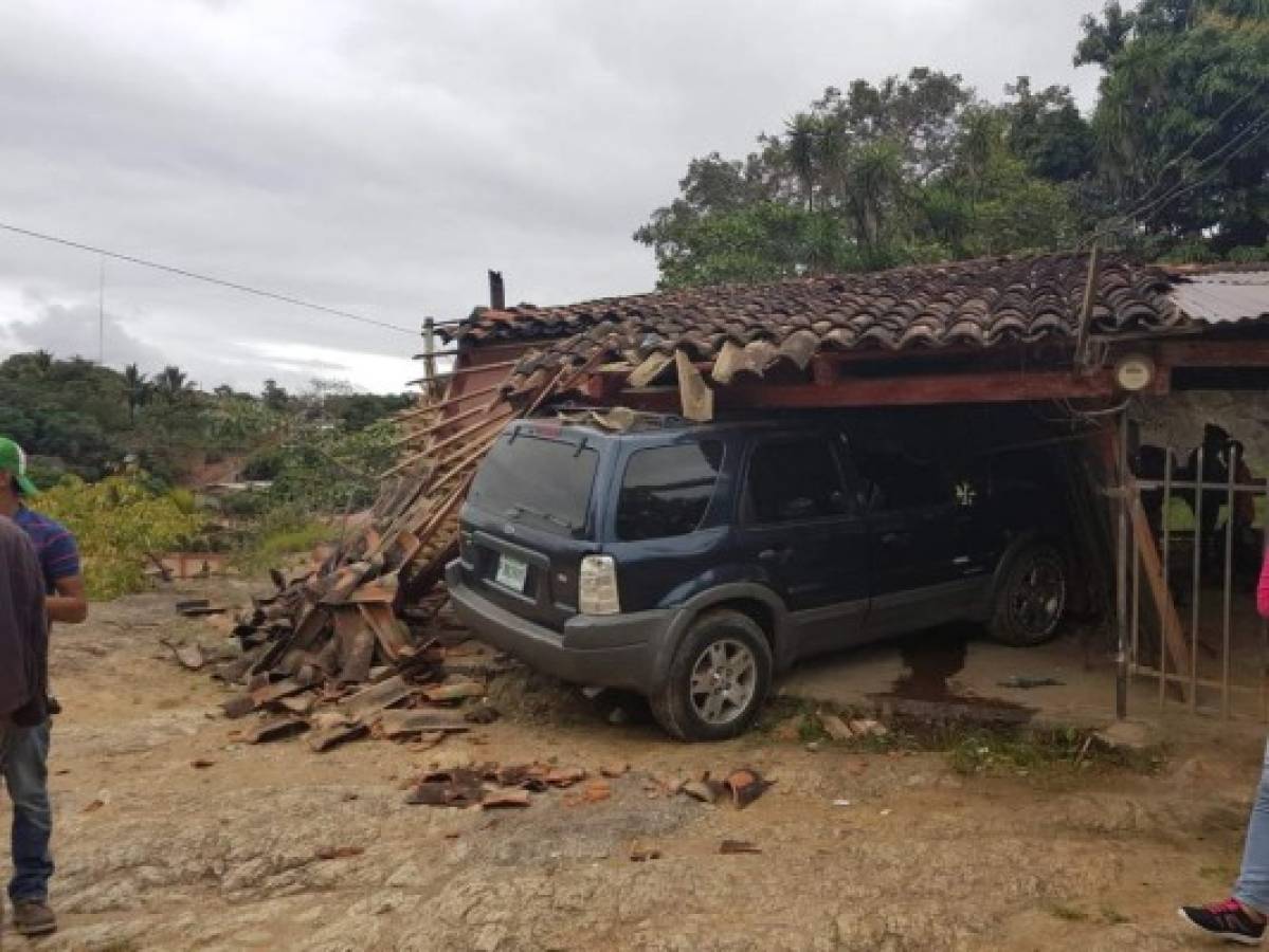 Carro se introduce a vivienda y deja una persona lesionada