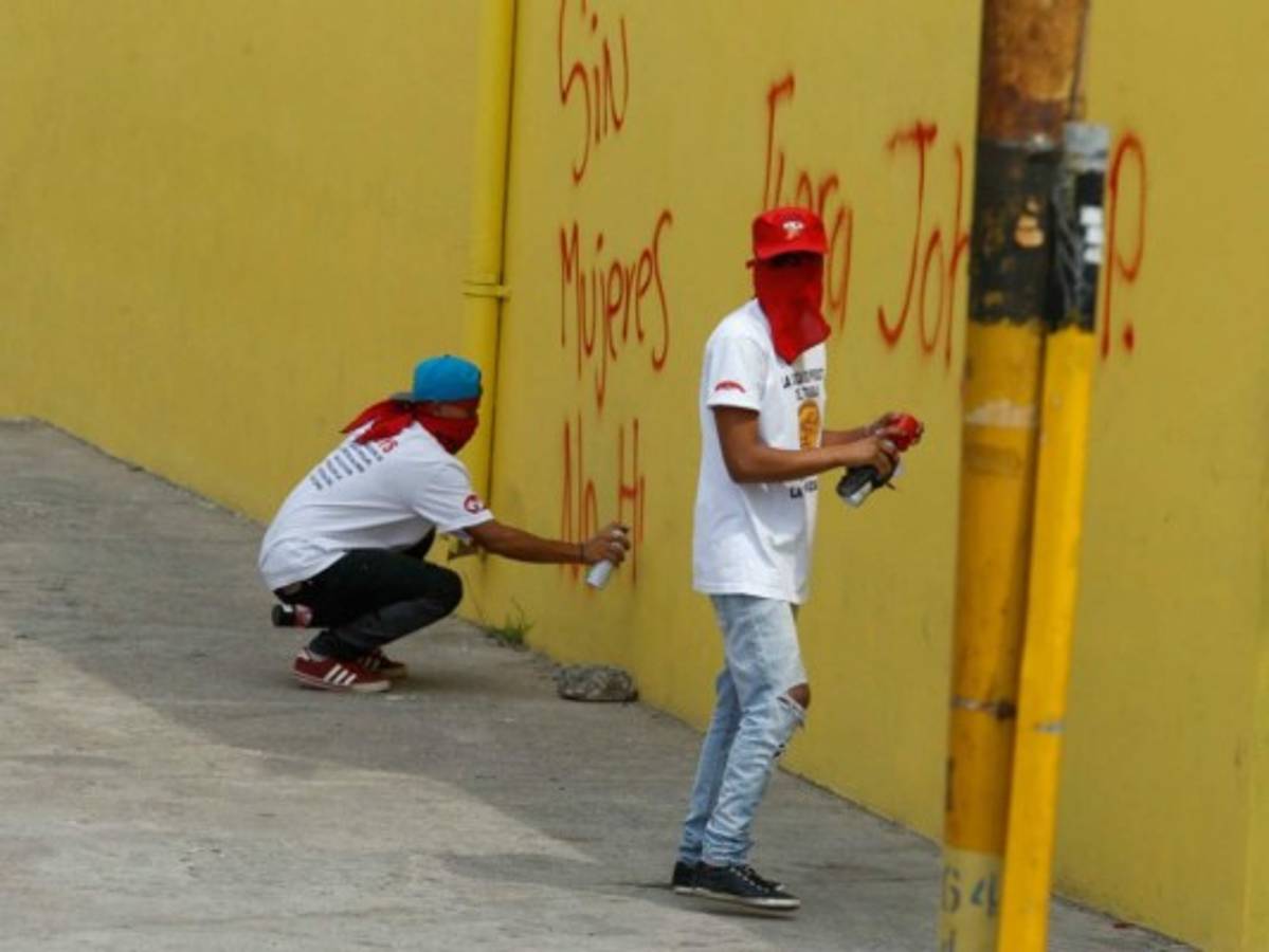 Paredes rayadas deja la marcha del Día del Trabajador