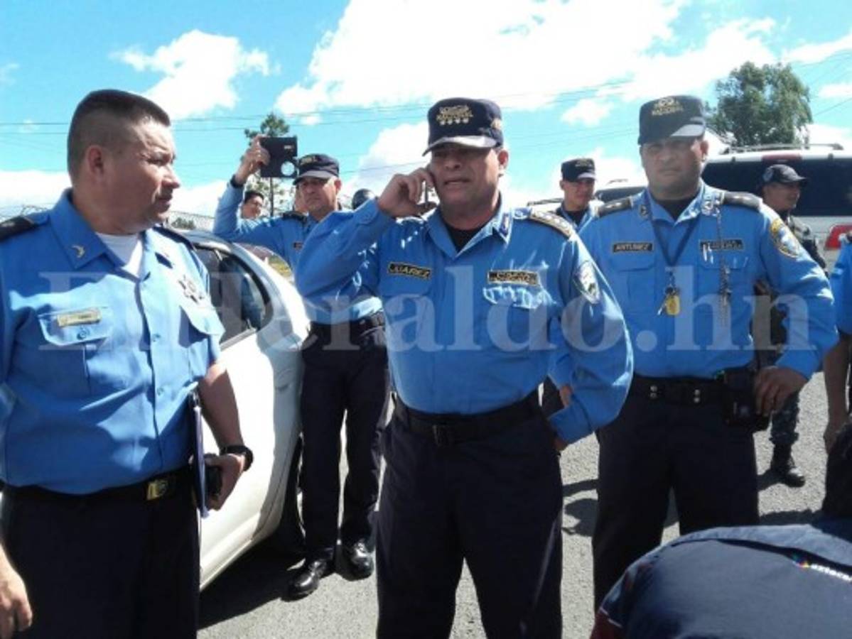 Honduras: Policías depurados exigen pago de derechos