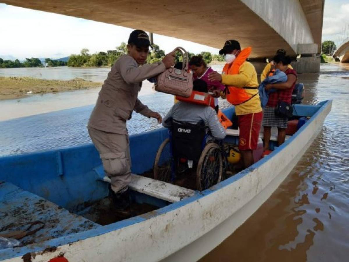 Honduras mantiene alerta roja y evacuaciones son obligatorias por Iota