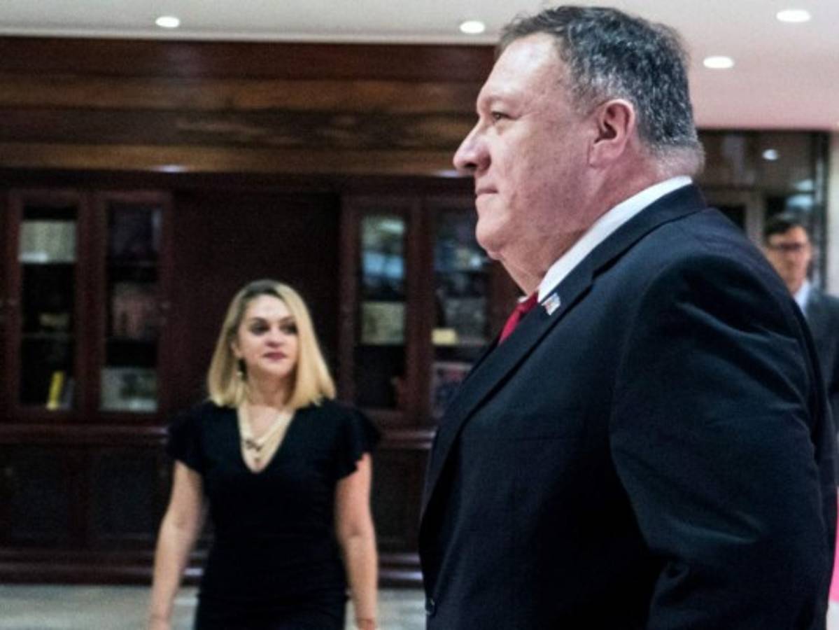 Mike Pompeo: 'Han habido conversaciones con Nicolás Maduro'