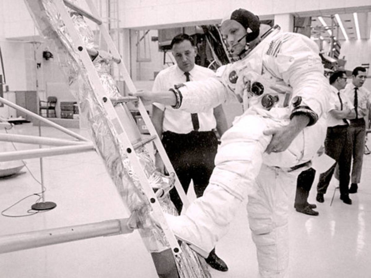 Fallece Neil Armstrong, primer hombre en pisar la Luna