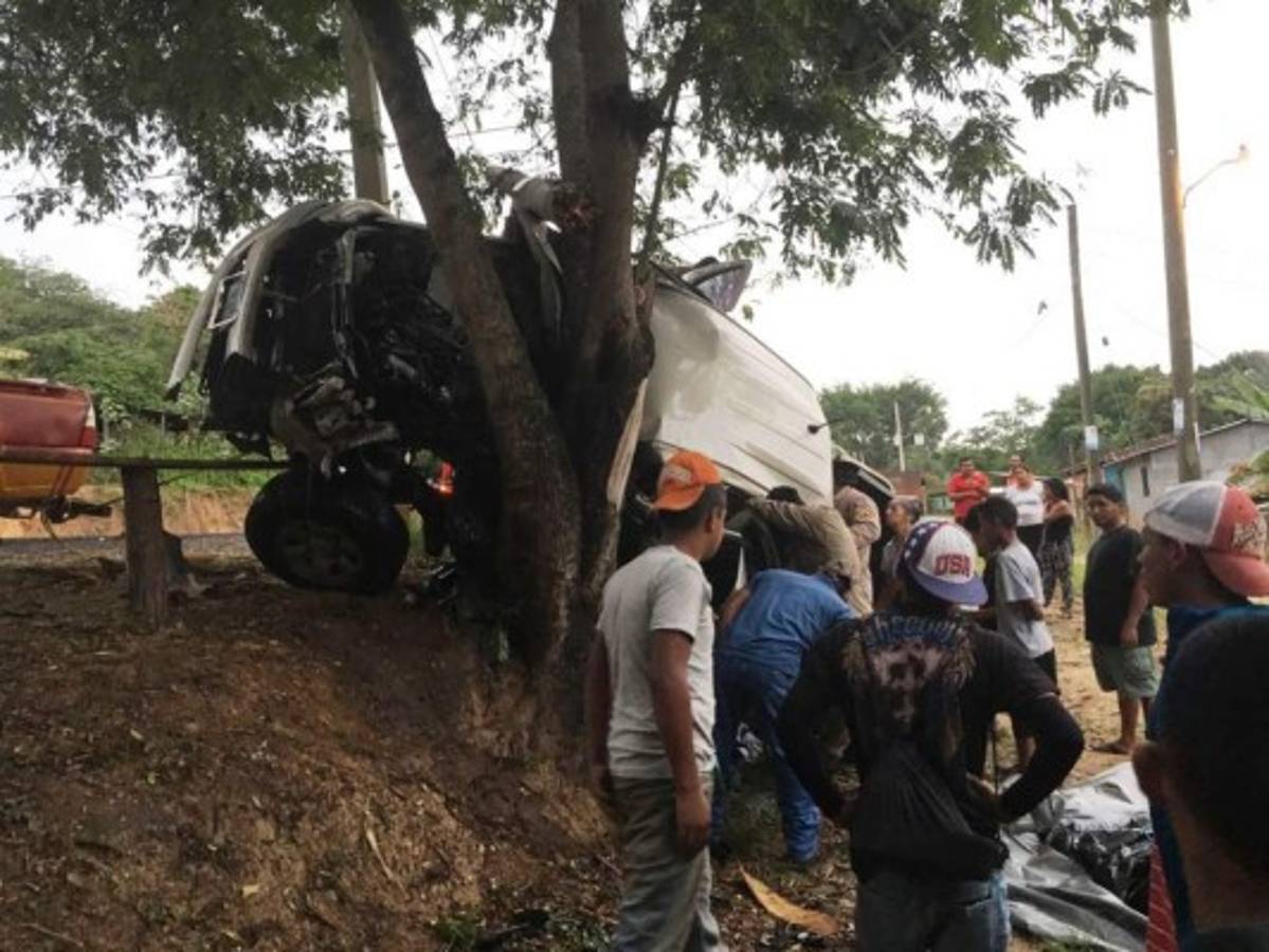 Un herido tras brutal choque contra poste del tendido eléctrico en Campamento, Olancho 