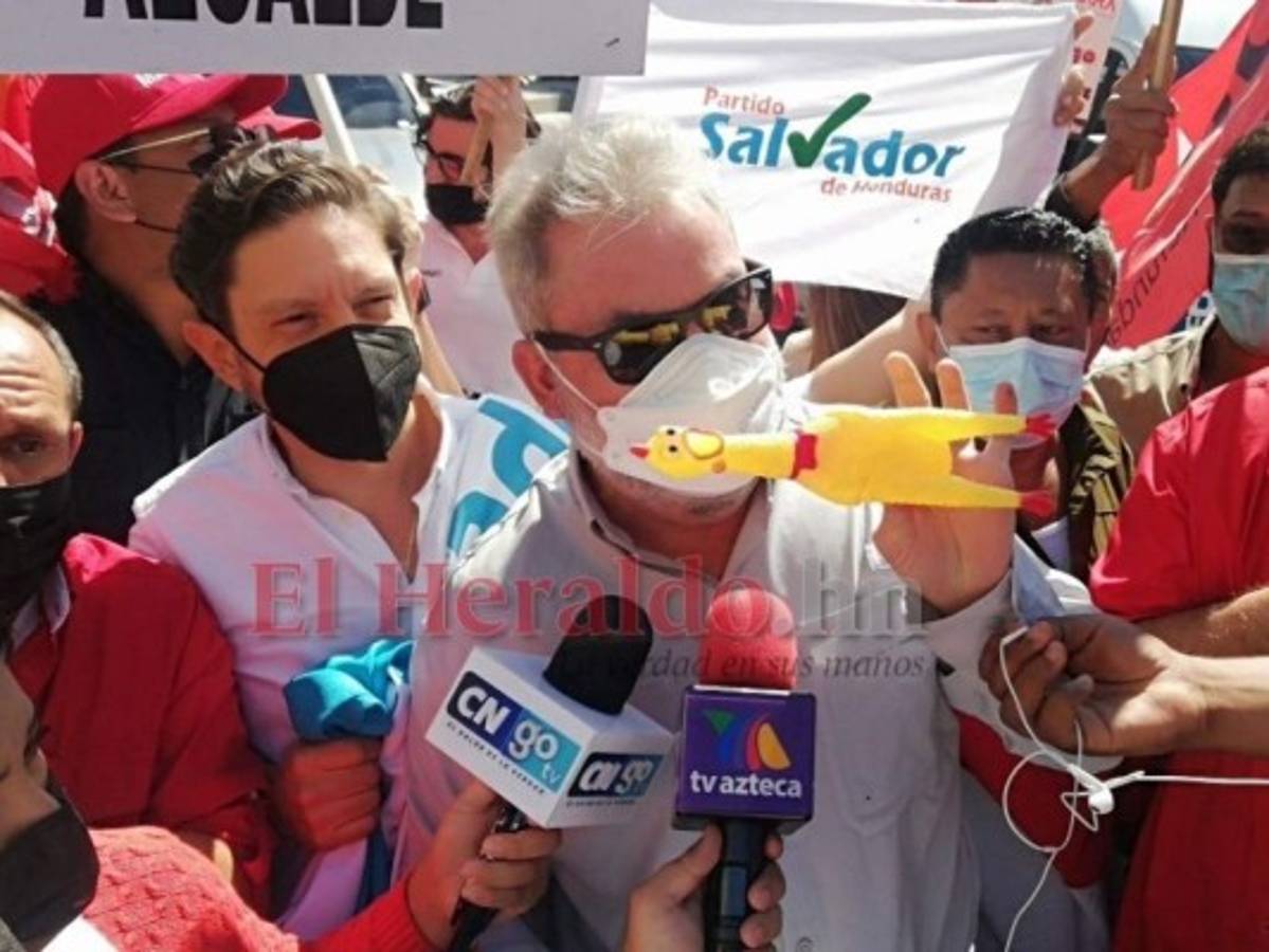 El Partido Nacional y Liberal están detrás de esto: Roberto Contreras exige inscripción