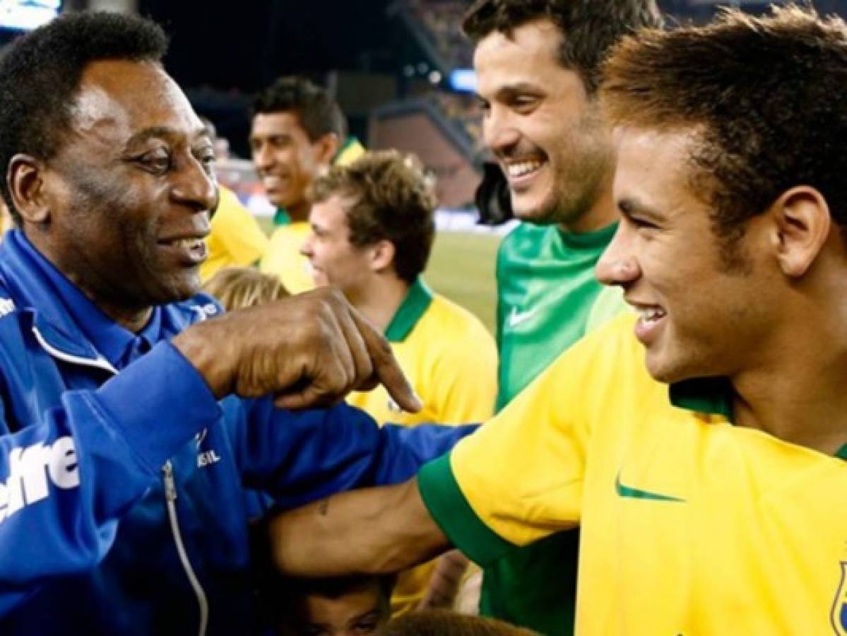 Pelé felicita a Neymar por su fichaje por el PSG