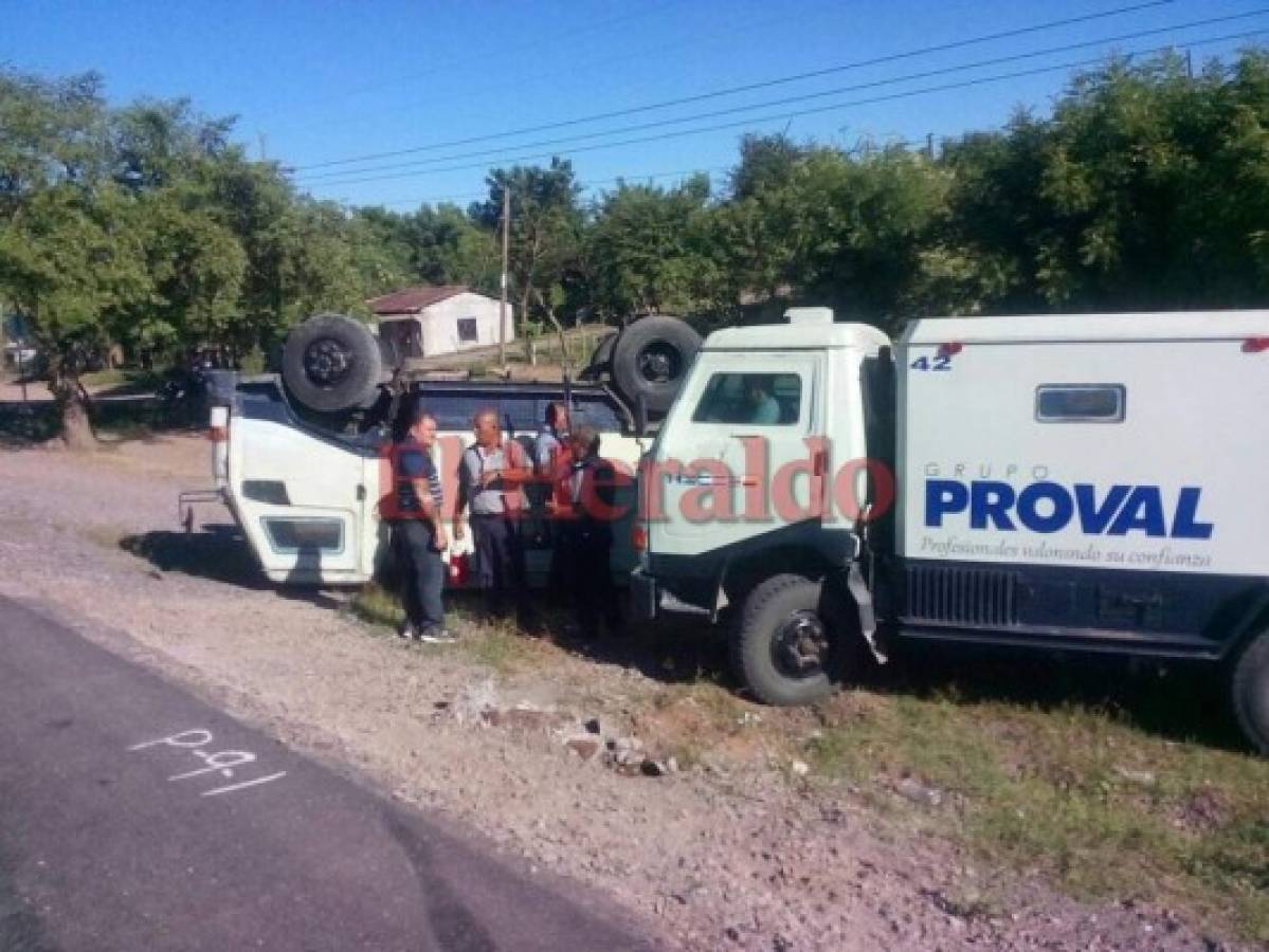 Vehículo de transporte de valores se accidenta y deja tres heridos en salida de la capital de Honduras