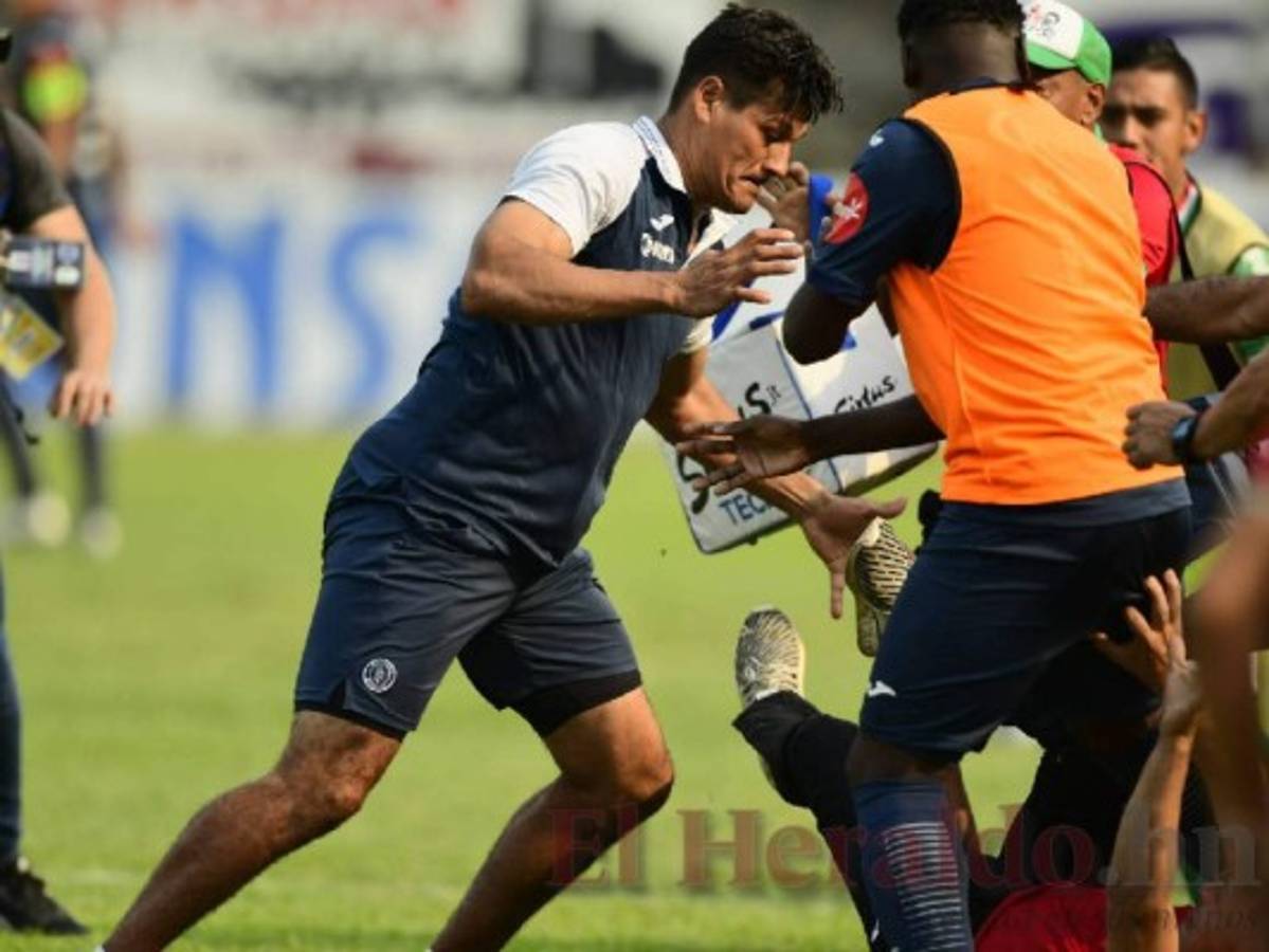 Preparador de porteros de Motagua agrede a utilero de Marathón en el Yankel Rosenthal
