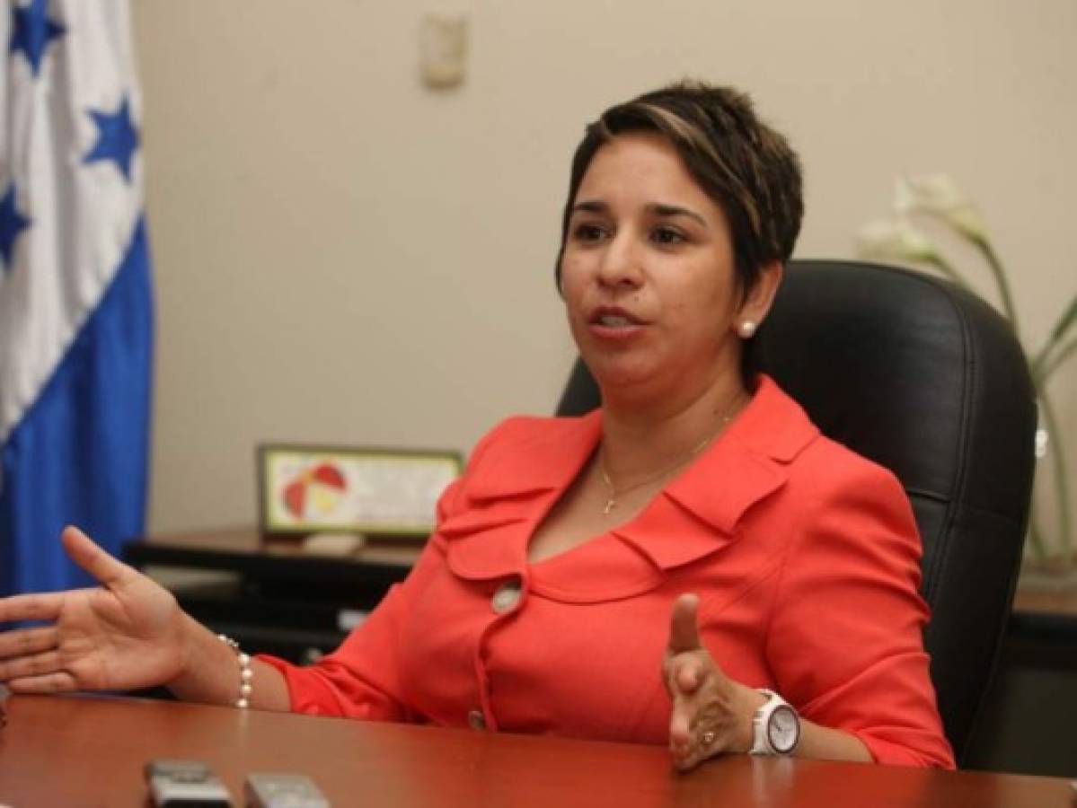 Renuncia la ministra de Derechos Humanos, Karla Cueva  
