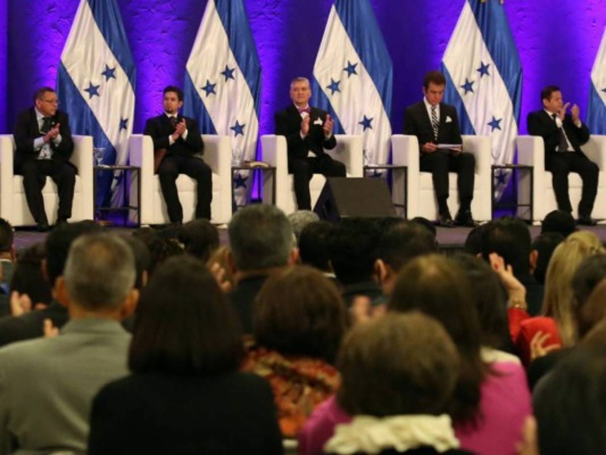 Expertos aseguran que presidenciables no asisten a foros por falta de cultura