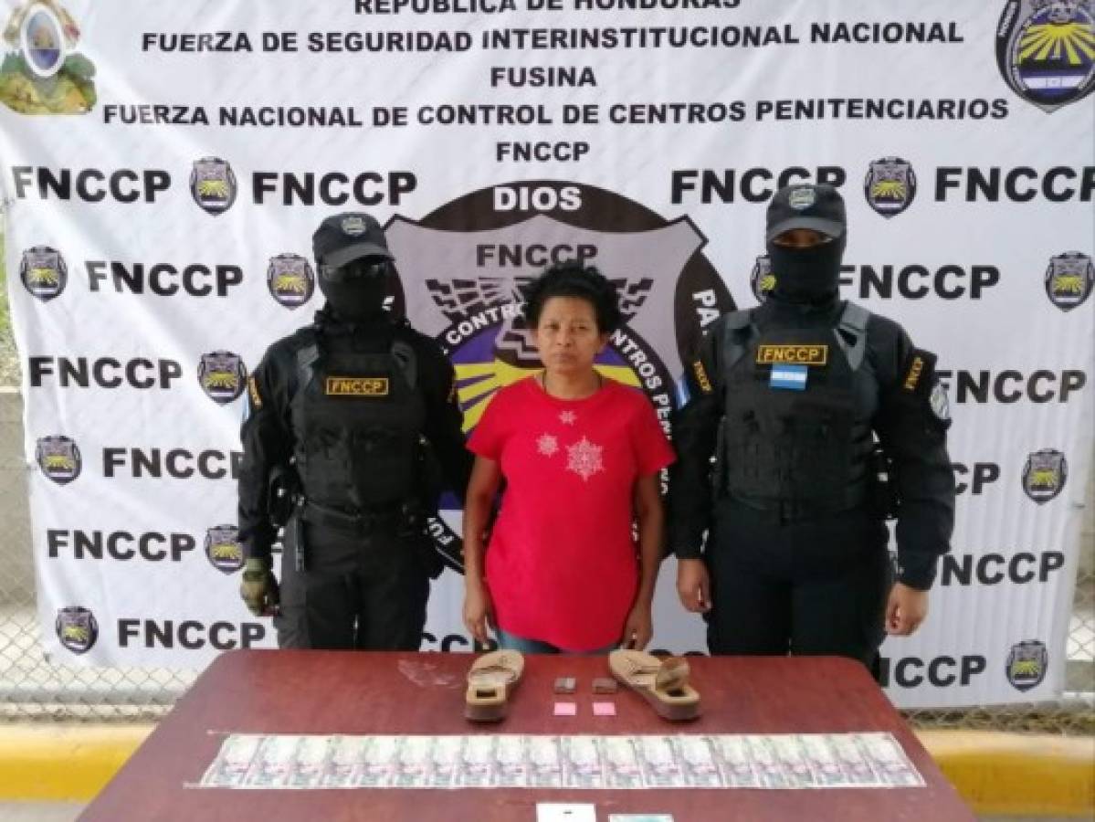 Con 10 mil lempiras ocultos en sus sandalias, mujer intentó ingresar a El Pozo II