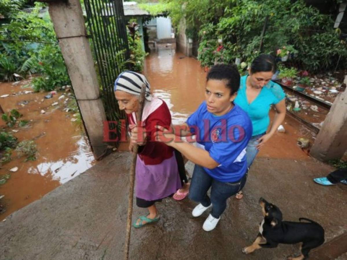 Varios habitantes de la colonia 28 de marzo tuvieron que ser evacuados por las lluvias. Foto: Marvin Salgado/EL HERALDO