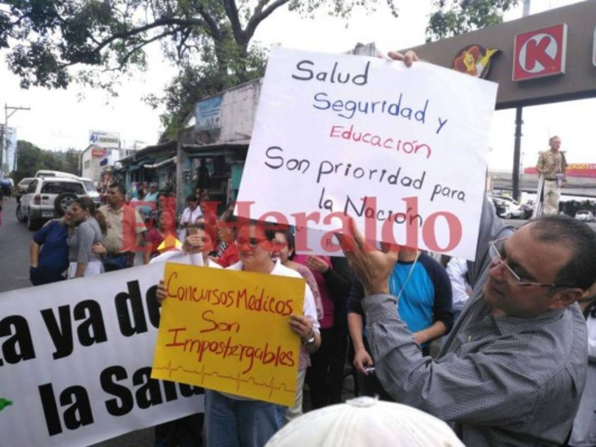 Seguro Social solo atenderá emergencias y pacientes crónicos tras tomas de médicos y trabajadores