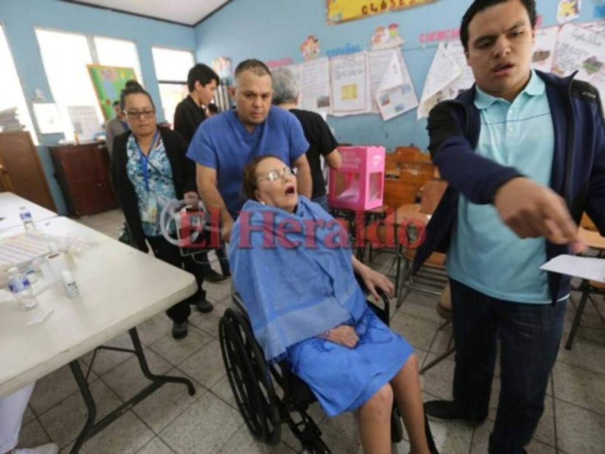 Grandes figuras de la política hondureña dan ejemplo de civismo