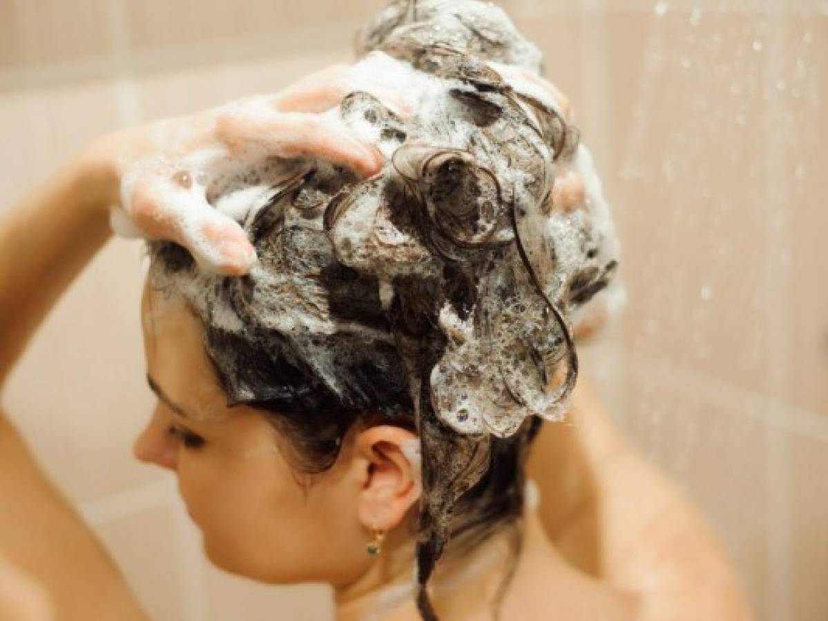 5 razones para dejar de lavarte el cabello con shampoo