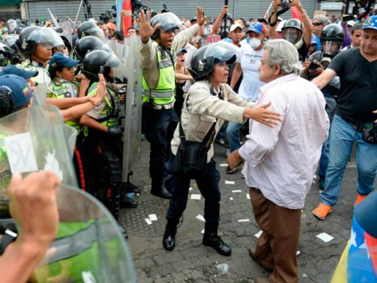 Protestas Venezuela: Abuelos desafían a Maduro por grave crisis de salud