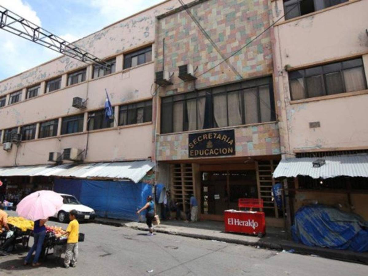 A reunión de emergencia autoridades de la Secretaría de Educación tras crimen de maestro en la capital