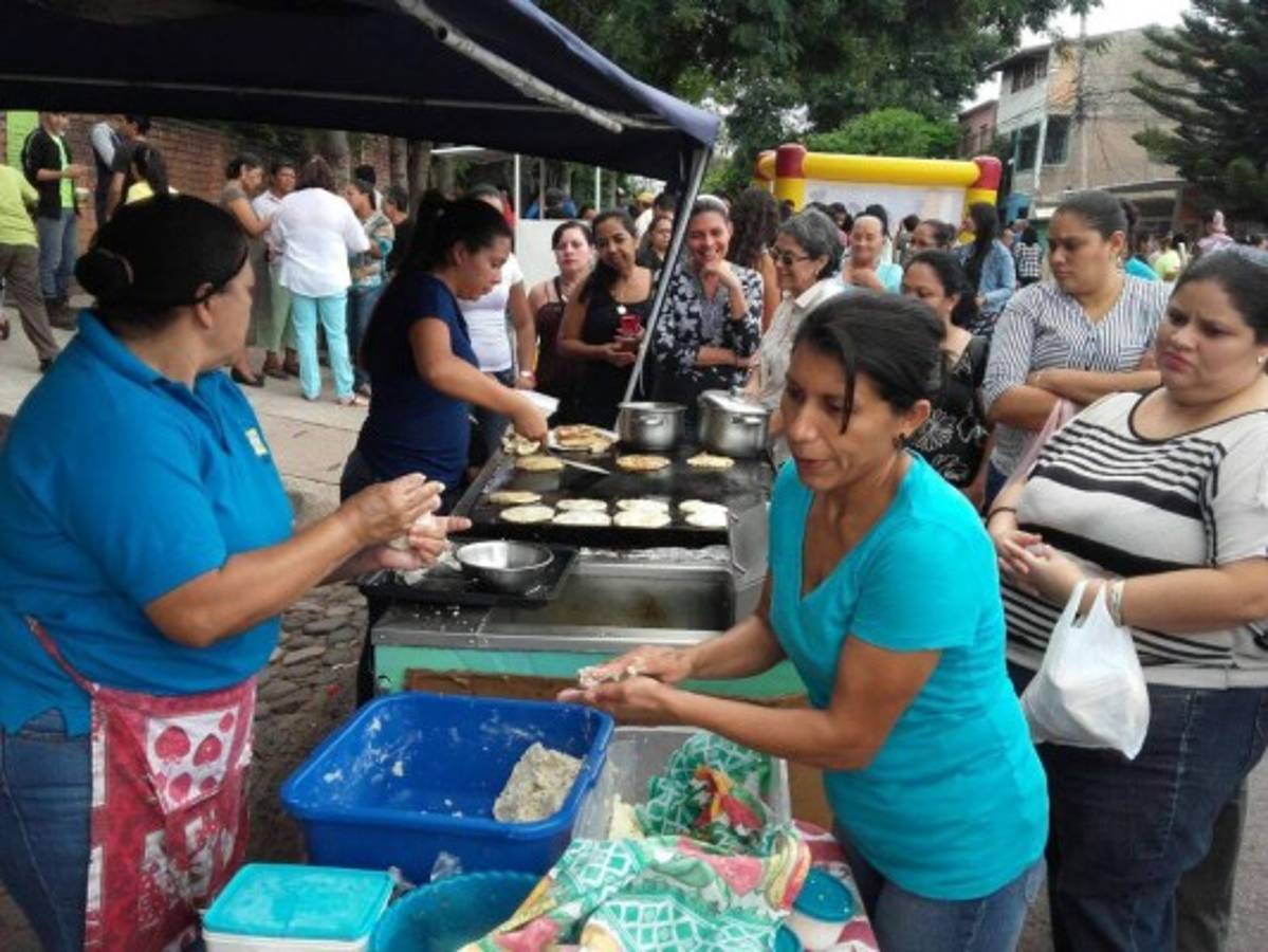 Habitantes de la Kennedy celebran a lo grande su 52 años de fundación