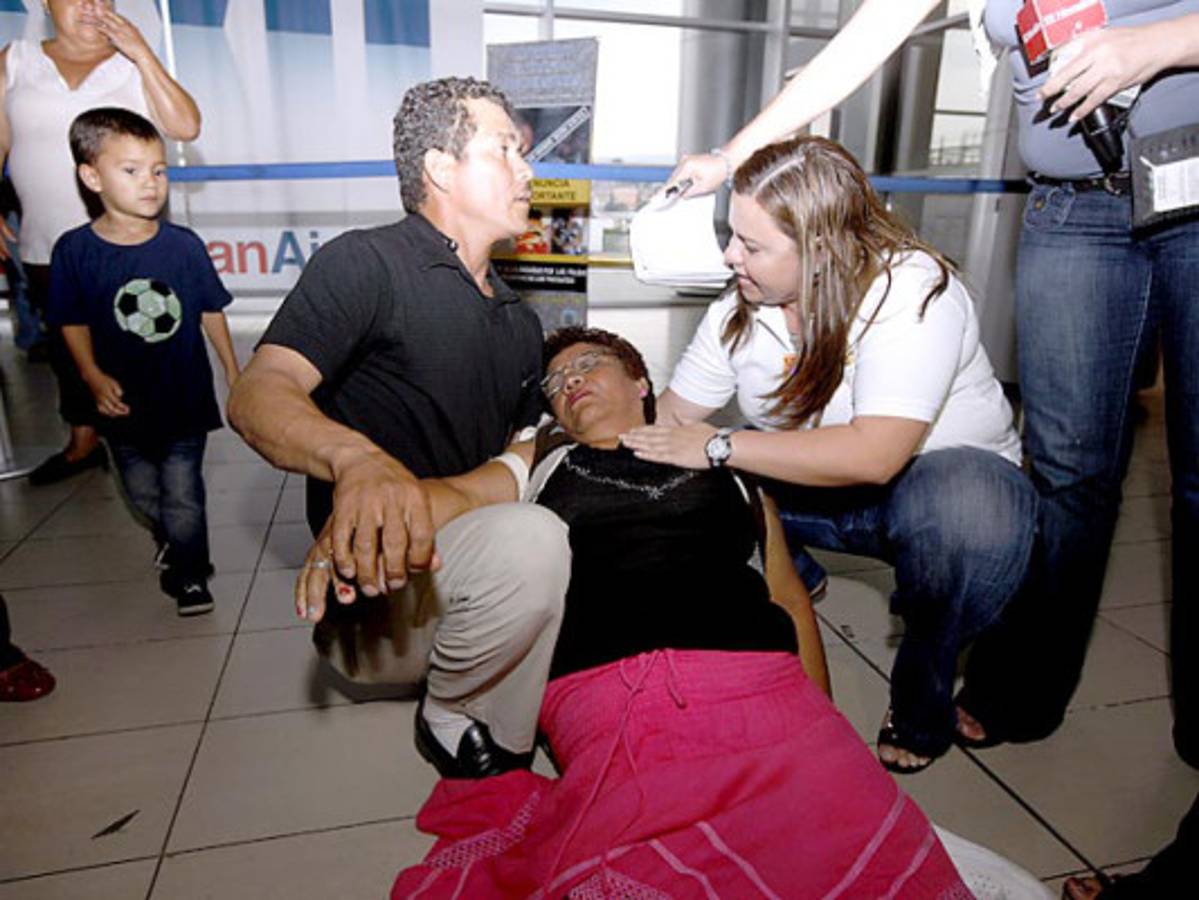 Madre hondureña se reúne con sus hijos después de 16 años de ausencia