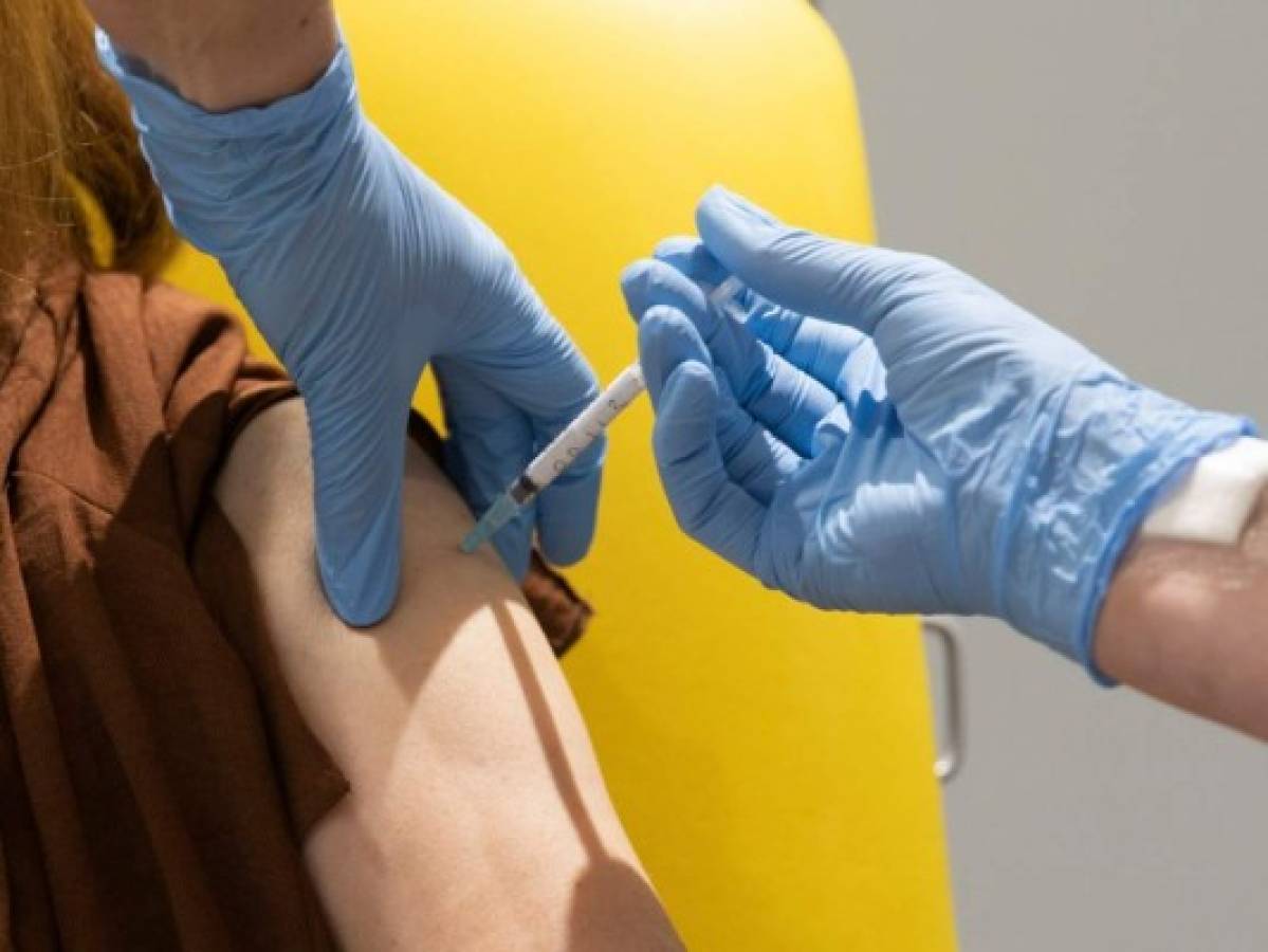 OMS anuncia 'buenas noticias' en desarrollo de vacunas covid-19