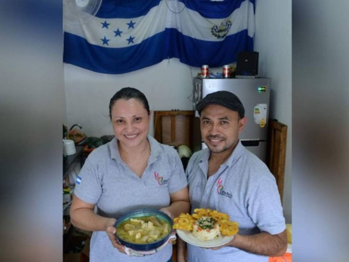 Eduardo y Leiby han mezclado lo tradicional con nuevos sabores, por ejemplo, poniéndole un toque de mango a su exquisita baleada o sirviendo los tostones como un platillo principal, de cualquier forma el resultado es delicioso. Foto: Cortesía elsalvador.com