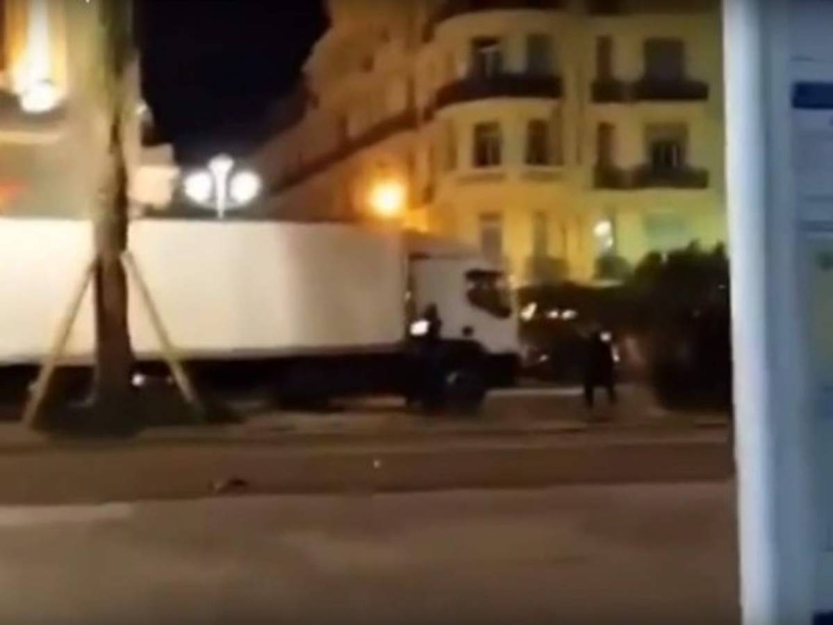 VIDEO: Graban momento en que policía mató al autor del atentado en Niza