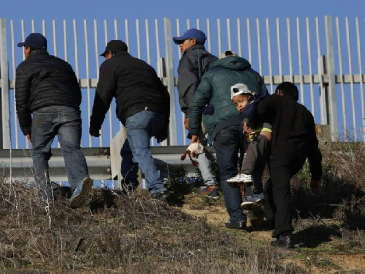 Cortes de EEUU analizan demandas contra muro fronterizo