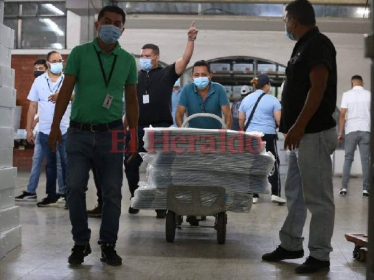 Avanza preparación de maletas electorales para ser distribuidas en diferentes puntos de Honduras (FOTOS)