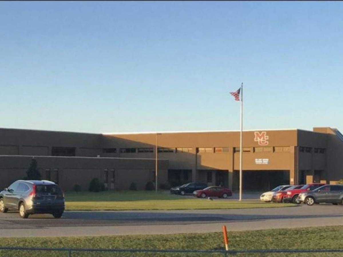 Un muerto en tiroteo en escuela secundaria de Kentucky