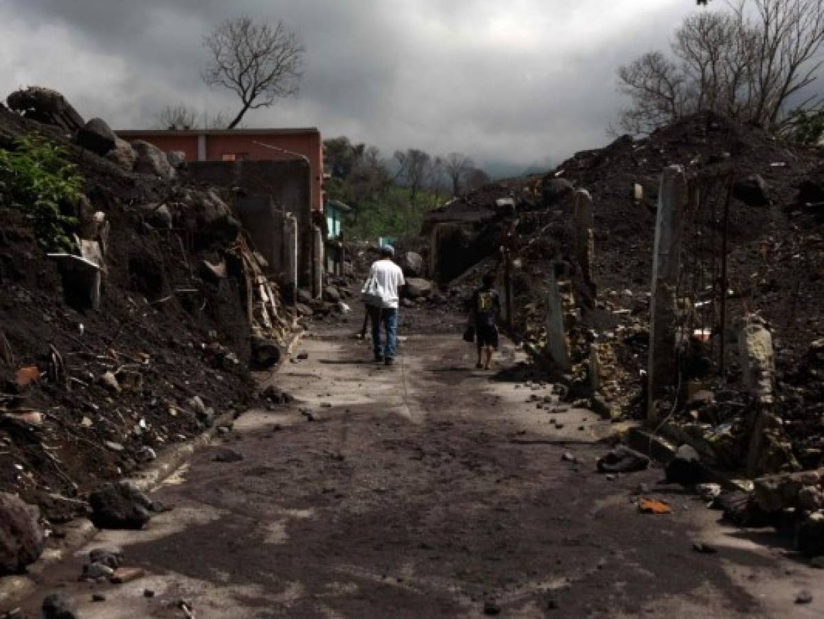 Un año después, la desolación reina en la zona devastada por erupción de volcán de Fuego en Guatemala